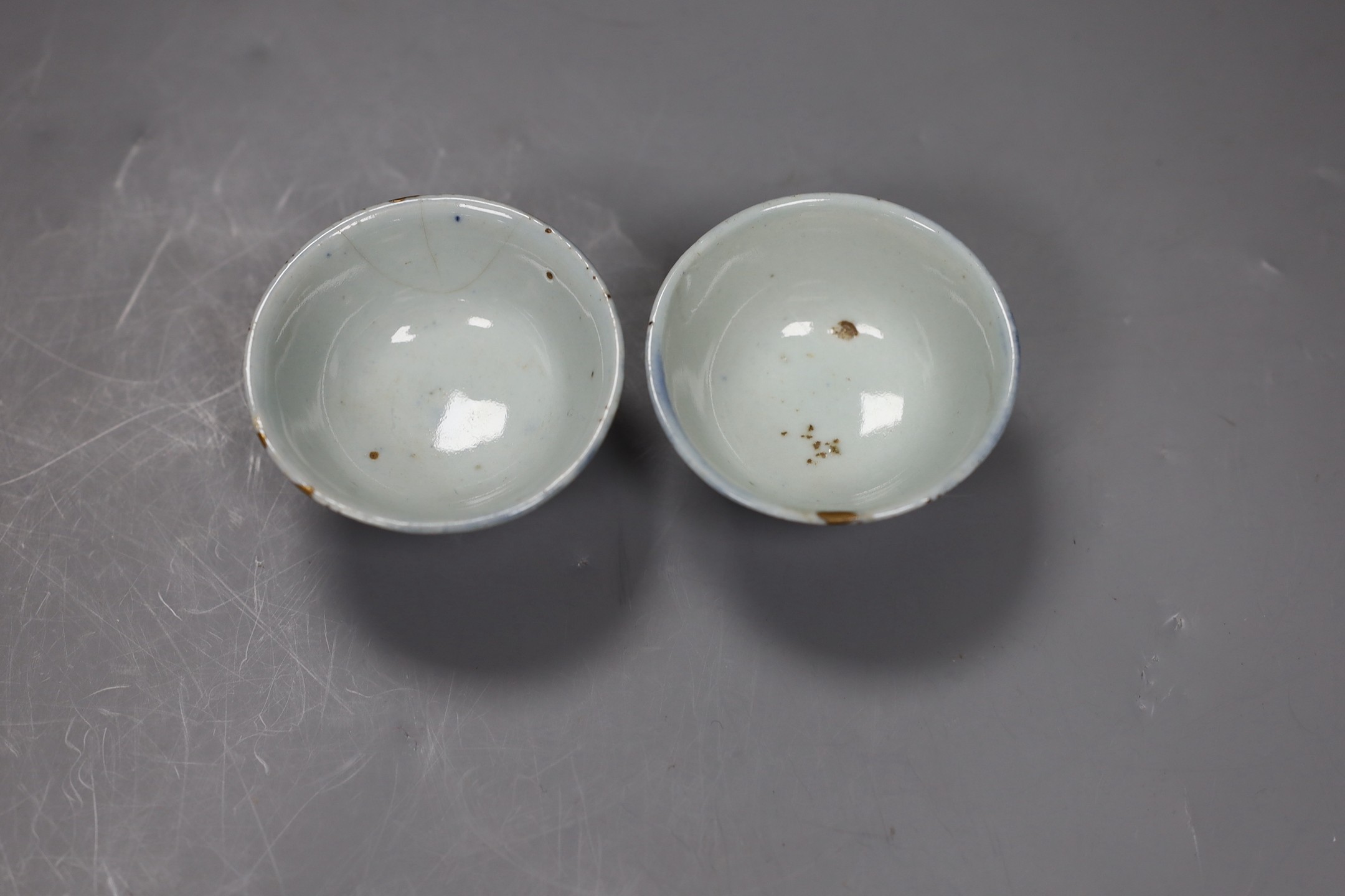 A pair of 18th century Chinese blue glazed cups, 3.5cm tall